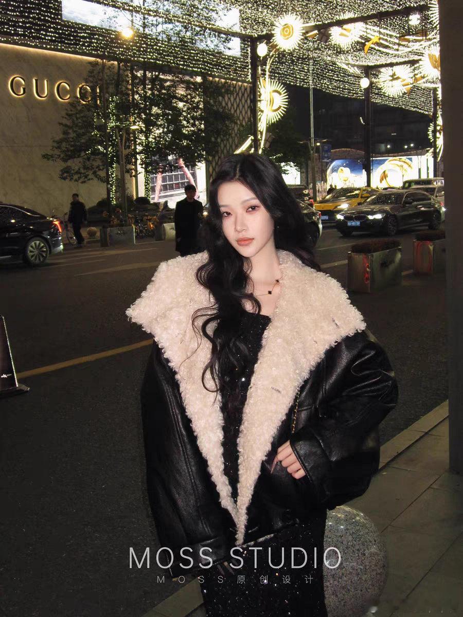 丫头给我选的家长会战袍理由是这个看着年轻，还暖和，区别于其他妈妈的“亲妈感”