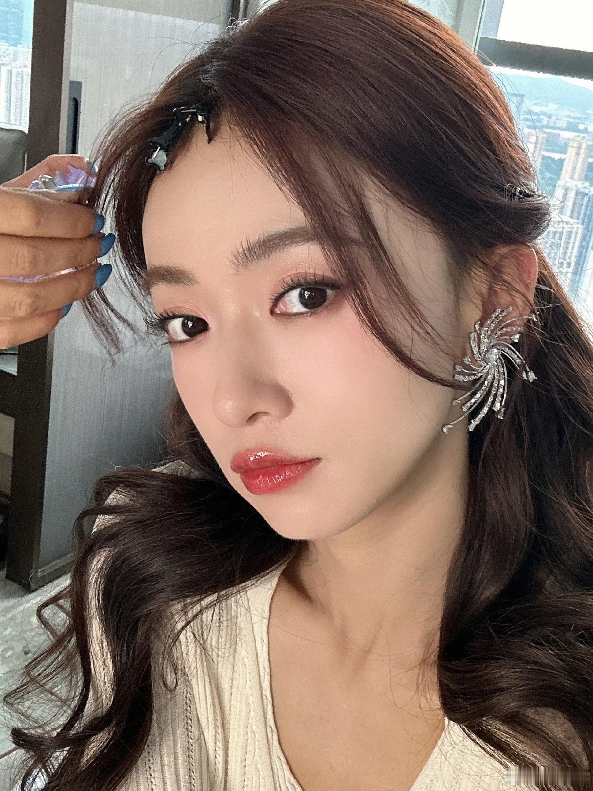 果然作品才是演员的立足之本，以前谁会把吴谨言放到美女赛道呢…[思考] ​​​