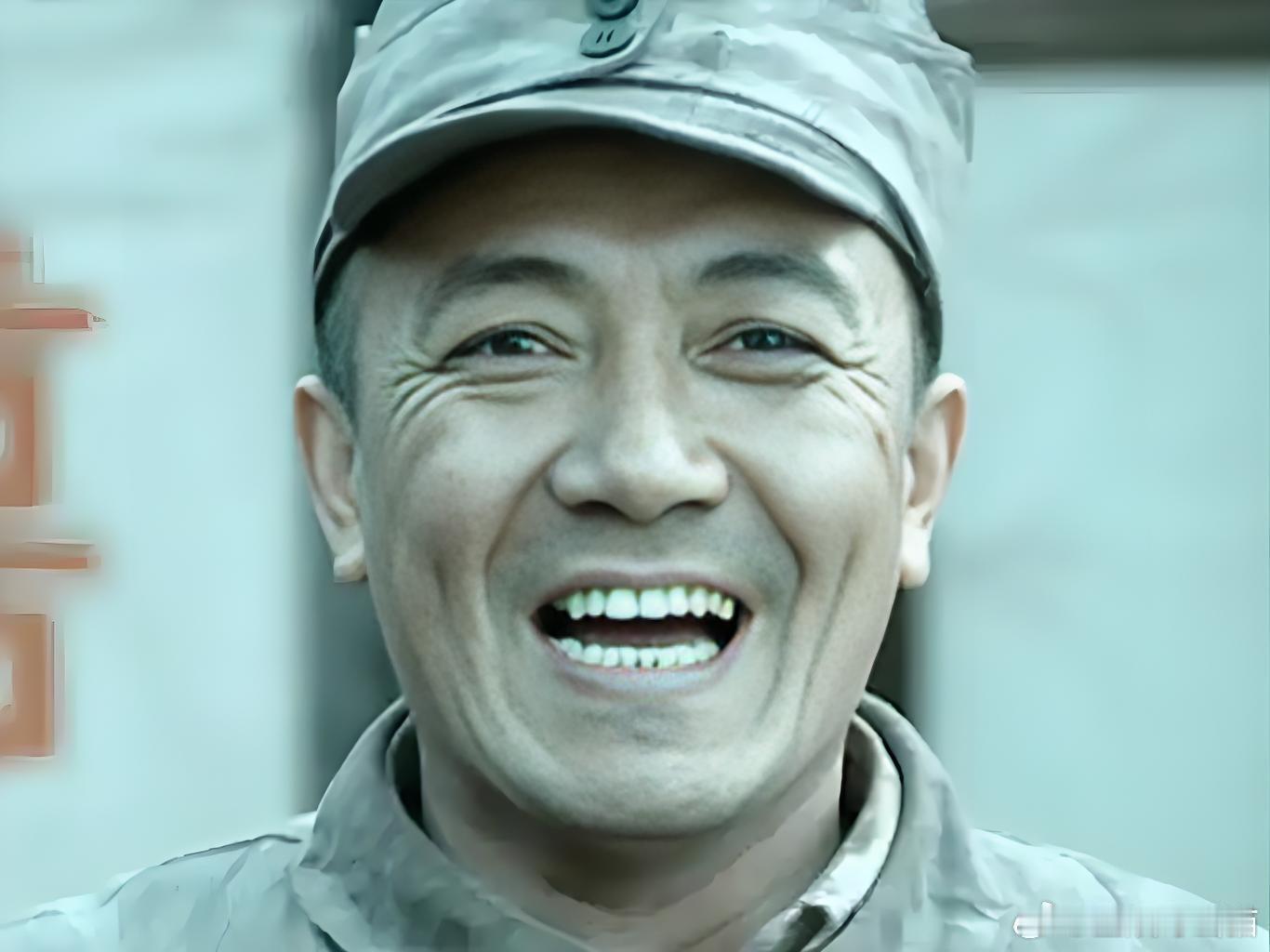 李云龙当年的意气风发正中眉心李云龙教会我亮剑，老林教会我，哪怕老了，生活的剑也得