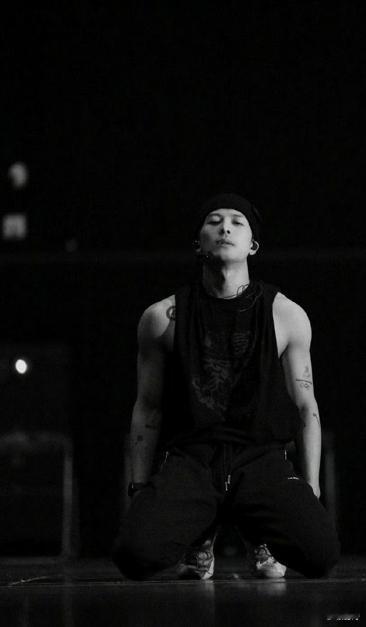 王嘉尔官宣跨年舞台湖南卫视跨年演唱会 双重快乐！先看跨年舞台解馋，再等2026世