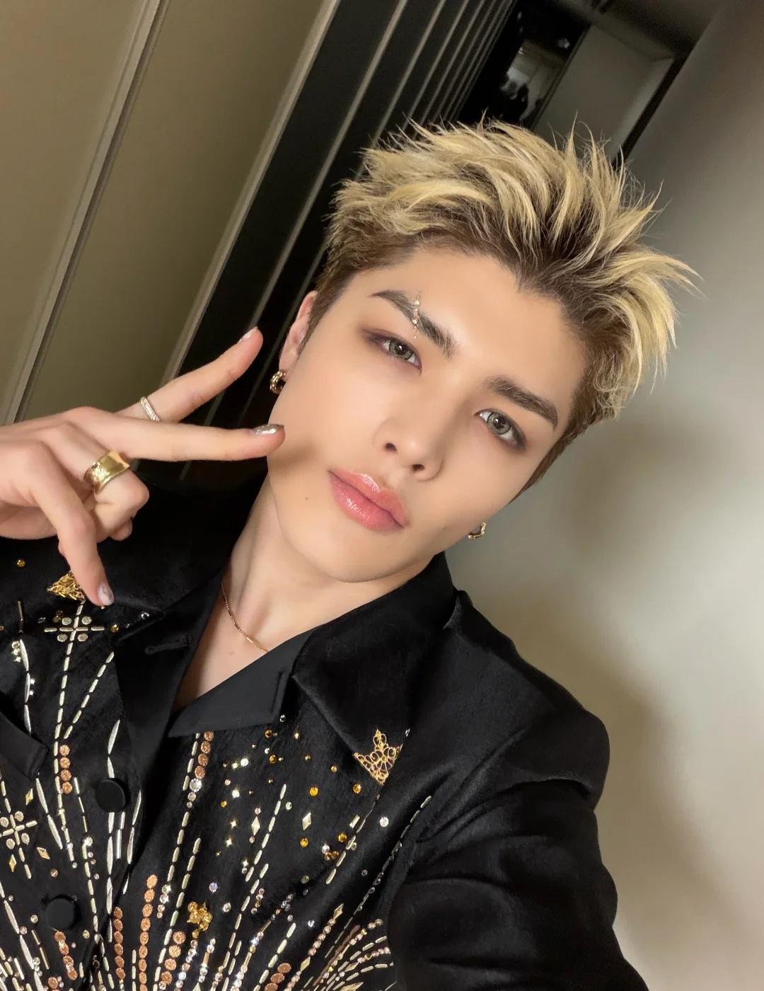 最近都在穿金戴银的狗宝🐶😗😗😗
andteam 岸题目 maki 宏田力