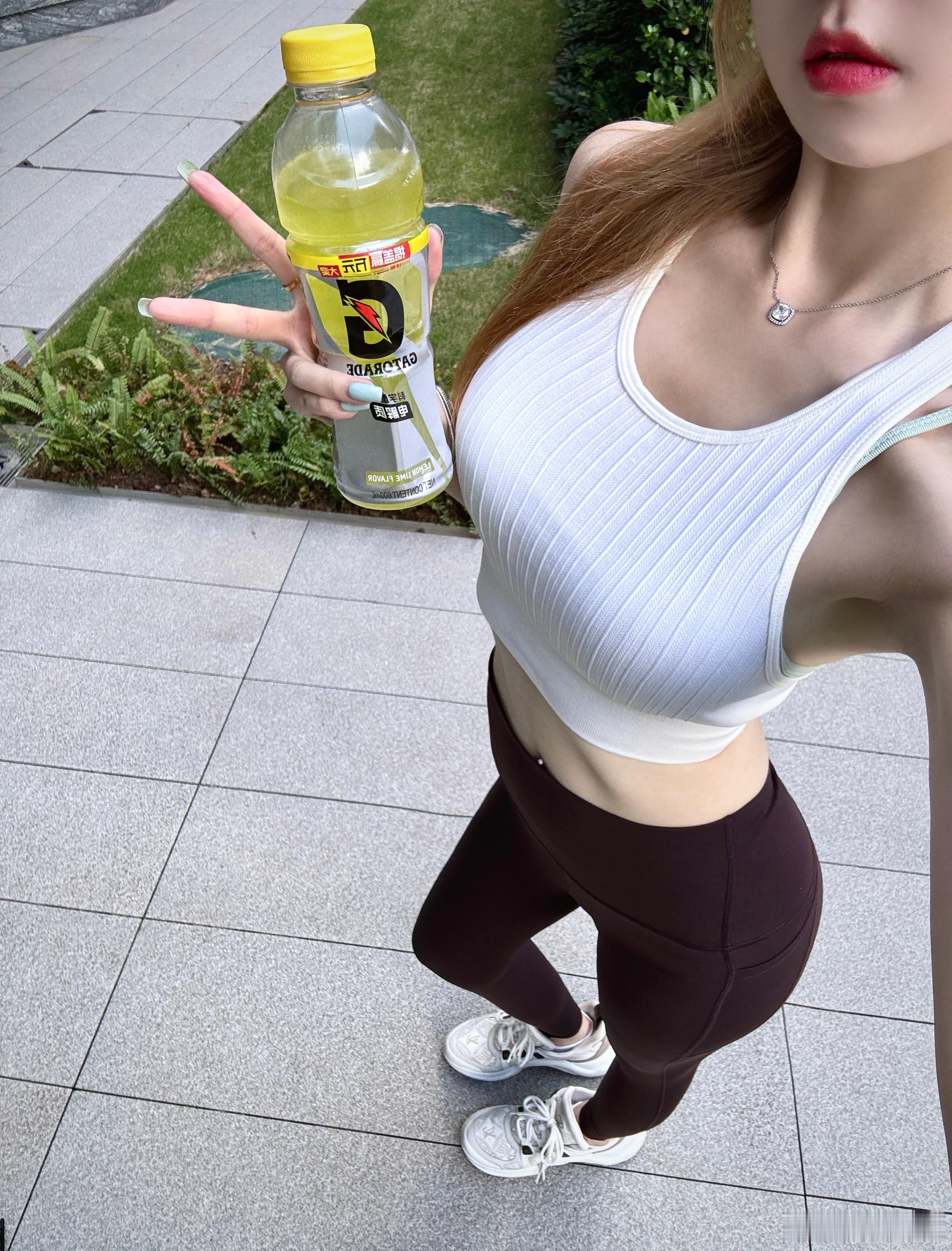 今天摄入全是高热量🥄所以狠狠去健身房撸铁了！！运动是为了更好的吃[爱你]#健身