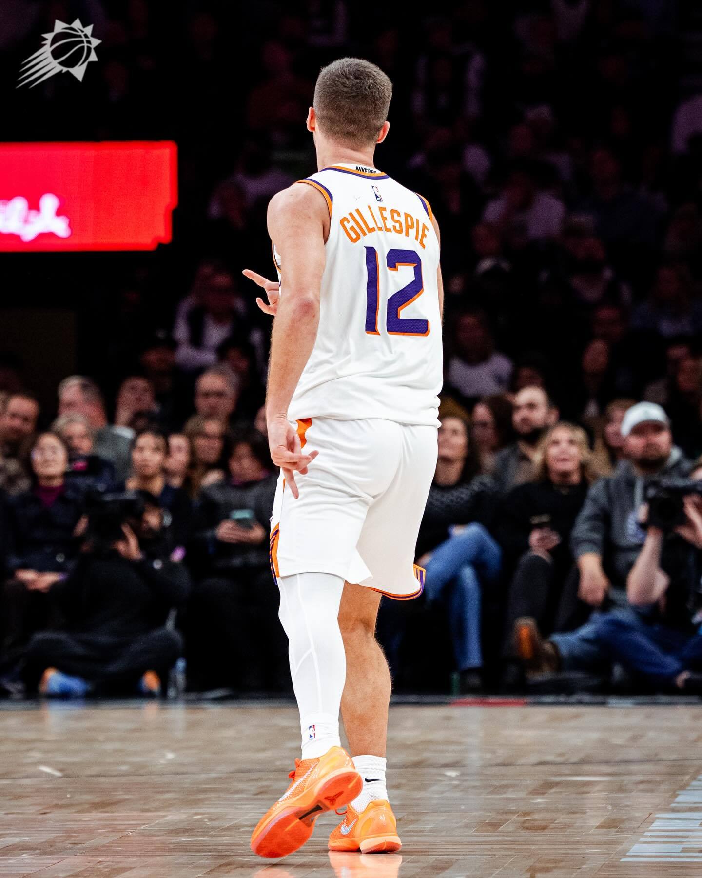 早上好！尊贵的太阳球迷们！！请签收昨日份数据📊威廉姆斯：22分，7篮板，2助攻