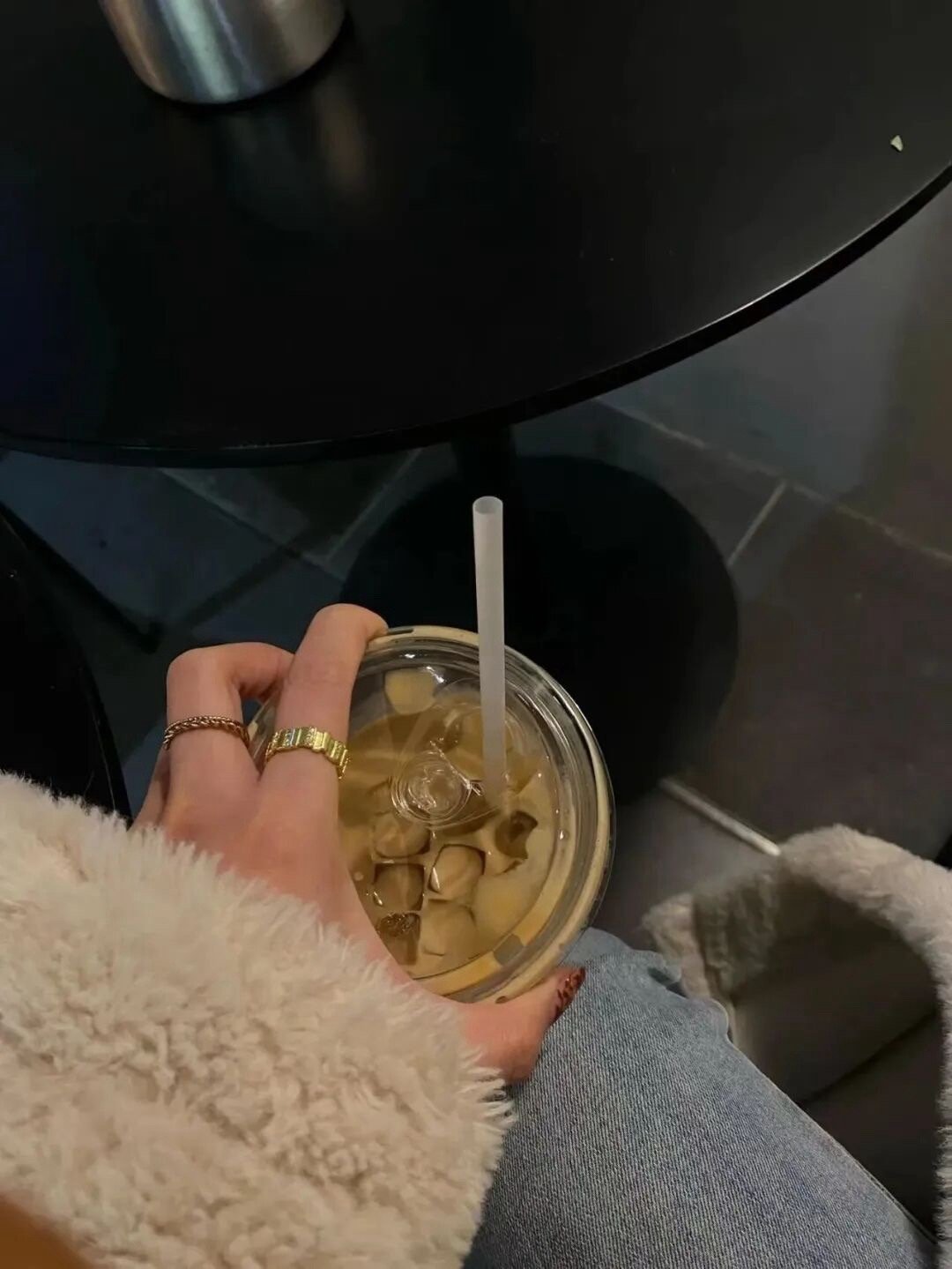 我不是个安分的女孩子 你认识我的时候不就知道了吗 像我这样的人醒悟过来以后是不会