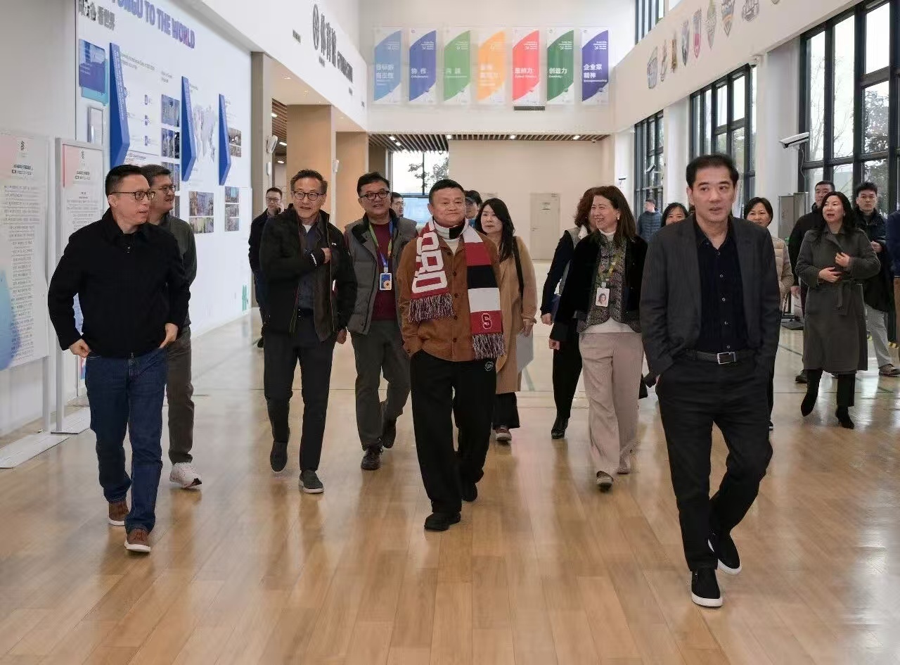 AI迭代这么快，谁都有点跟不上，马云这话确实实在。比起焦虑AI抢工作、取代谁，更