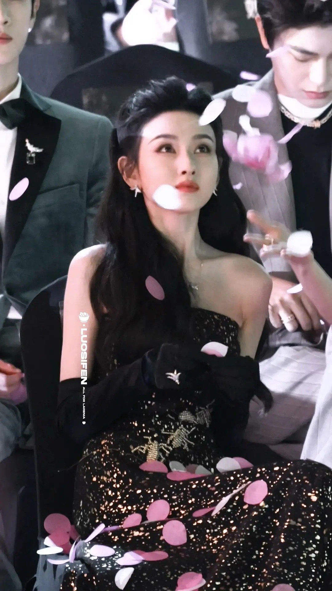 星光大赏宋祖儿美成啥了..完全公主，接部现偶给内娱来点颤抖！ 