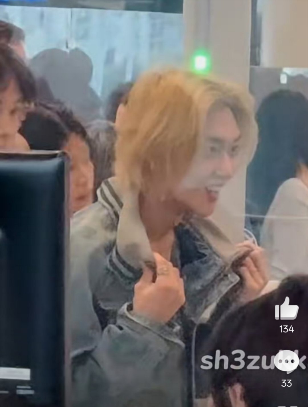 元彬机场安检脱外套瞳孔地震 机场安检脱外套名场面！元彬被要求脱衣时瞳孔地震，素颜