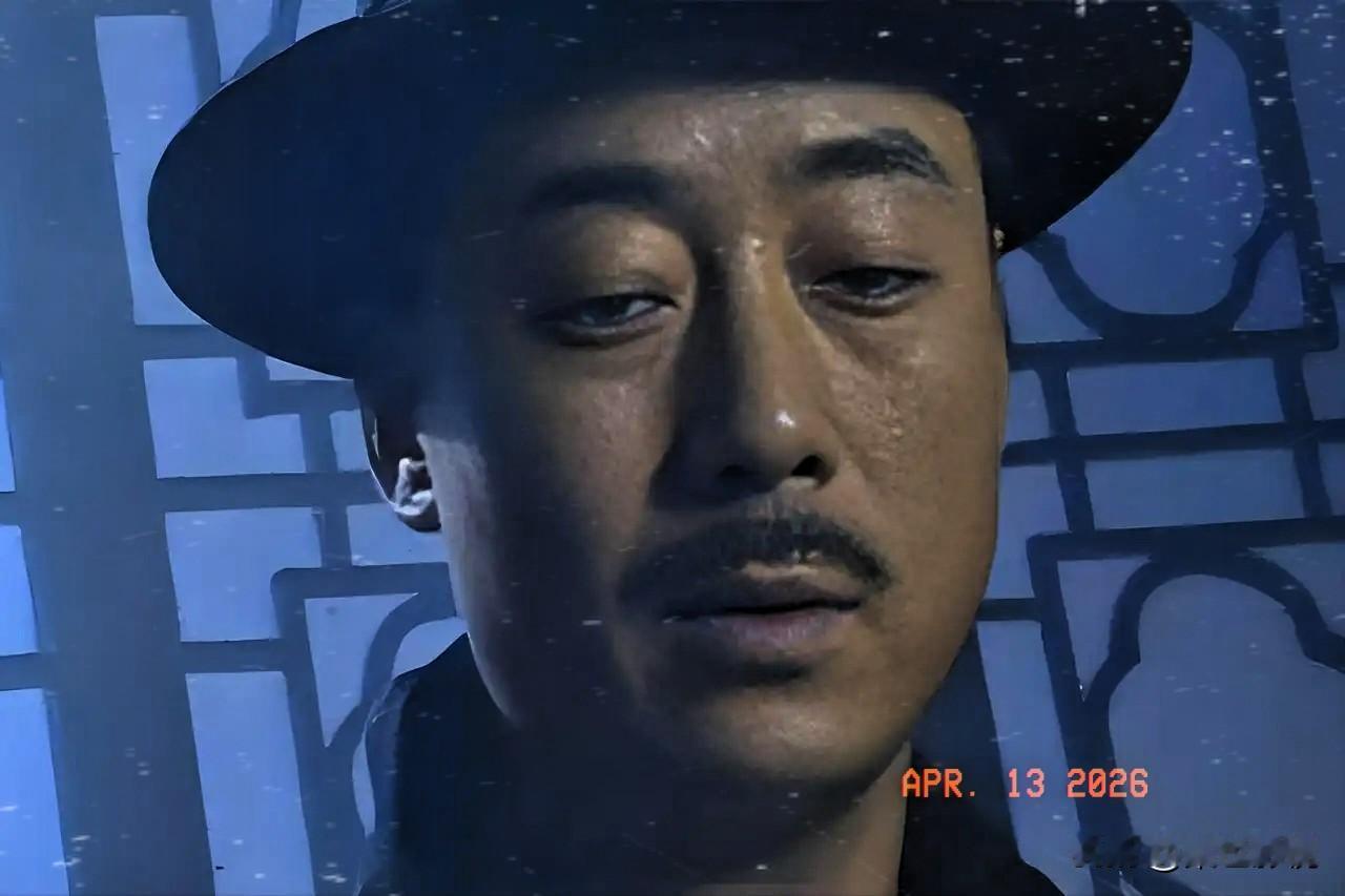 1943年，飞贼尤鹞子盗走日军108块金表。日军出动800人全城搜捕，尤鹞子却躲