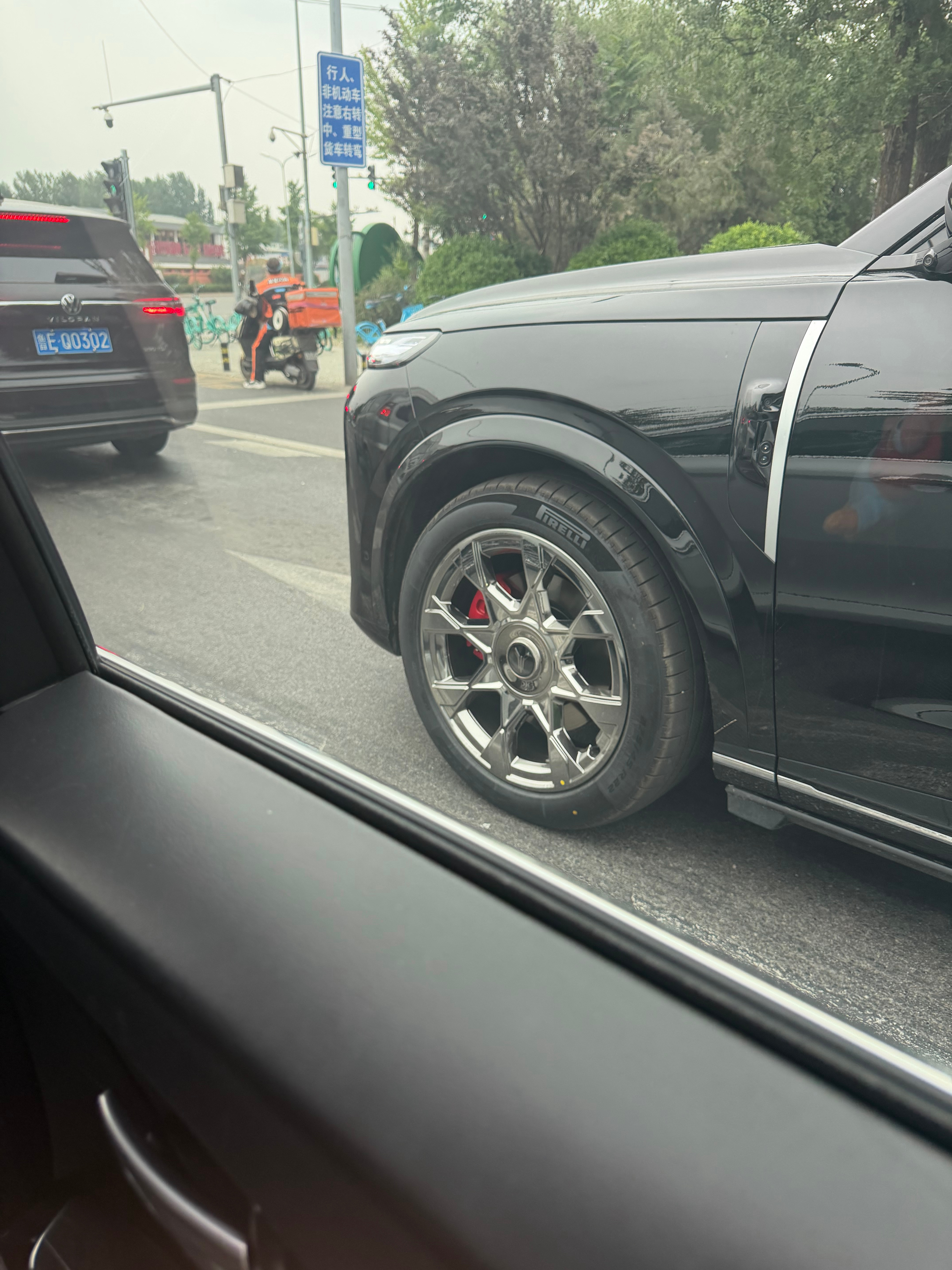 岚图泰山x8 这车外形很协调啊这个8系SUV里最好看的前二我觉得极氪8X和岚图X
