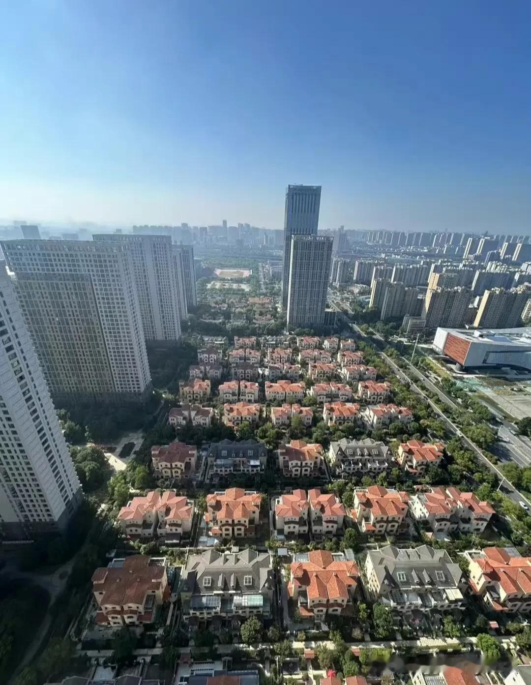 合肥最豪华的别墅群，不仅位置好，还都是大户型的独栋。在这住的，都是有钱人中的有钱