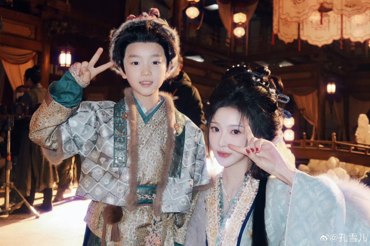 孔雪儿孔雪儿晒和儿子合照俞浅浅和儿子合照 孔雪儿俞浅浅和儿子合照🈶~ 