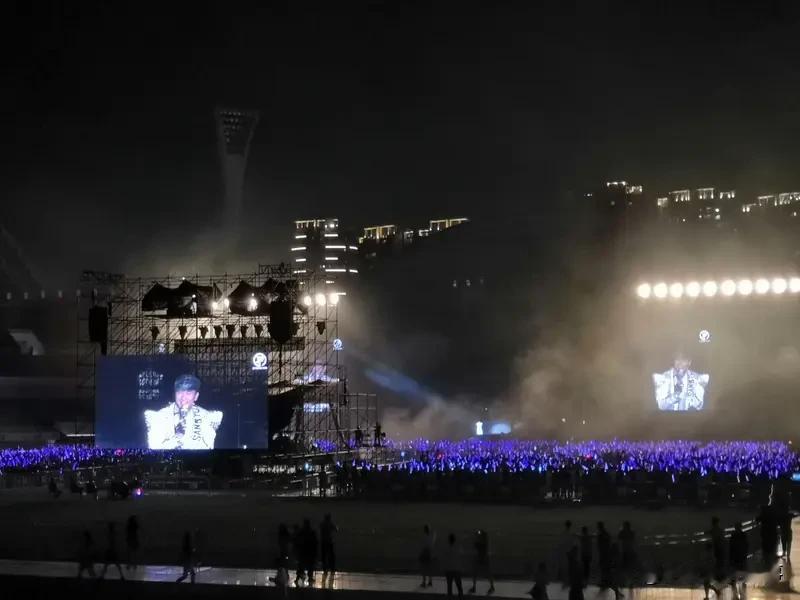 惊爆！周杰伦武汉演唱会：十年之约燃沸江城，青春记忆再度点亮
2025年9月26日