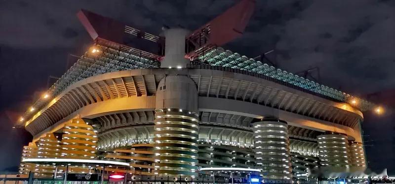 巅峰时期的AC米兰，那简直是足坛的霸主。1988 - 1994年，由传奇教练卡洛