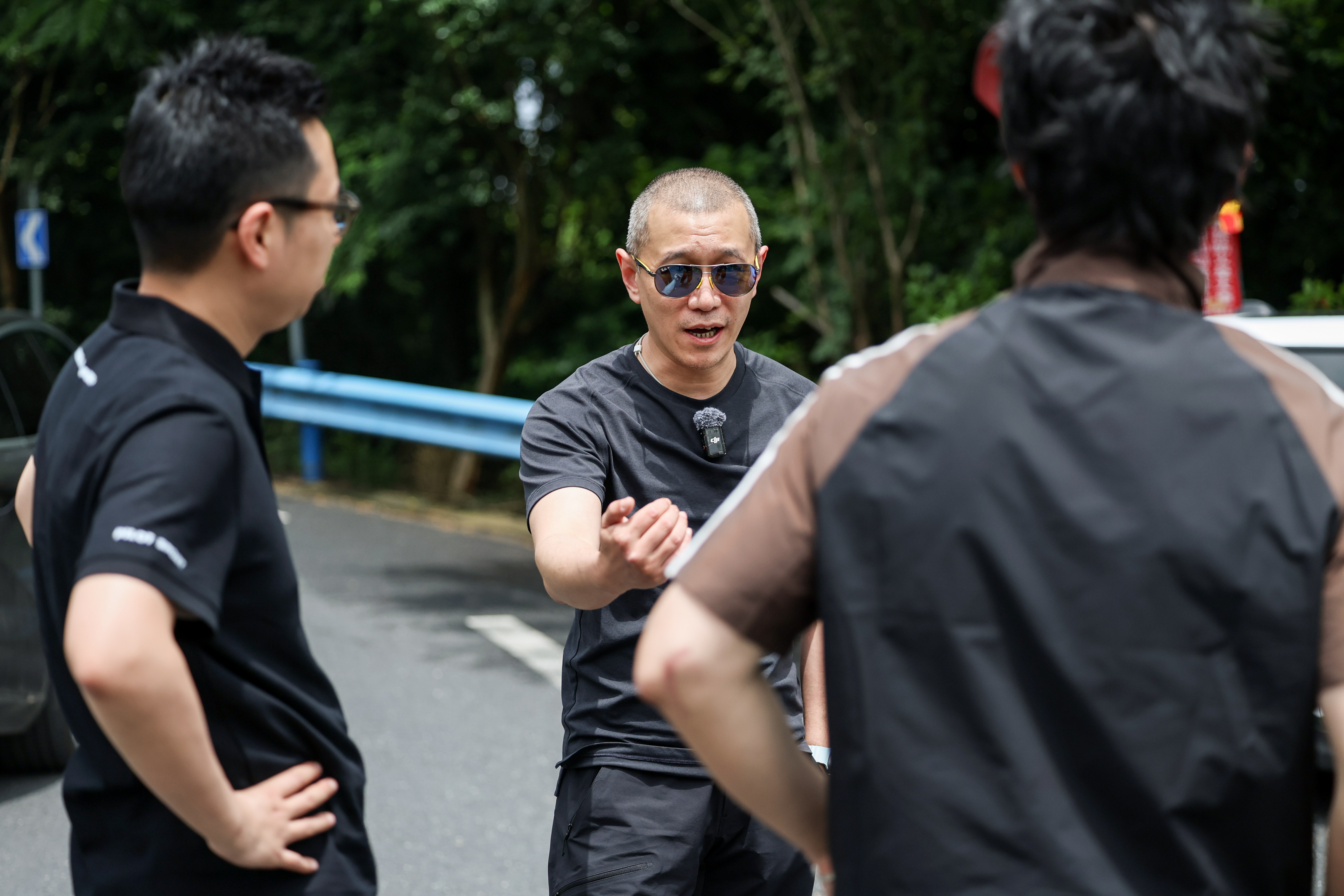 美食和轮胎本是两个八杆子打不着的领域。 但米其林告诉我说： 不会吃的工程师产不出