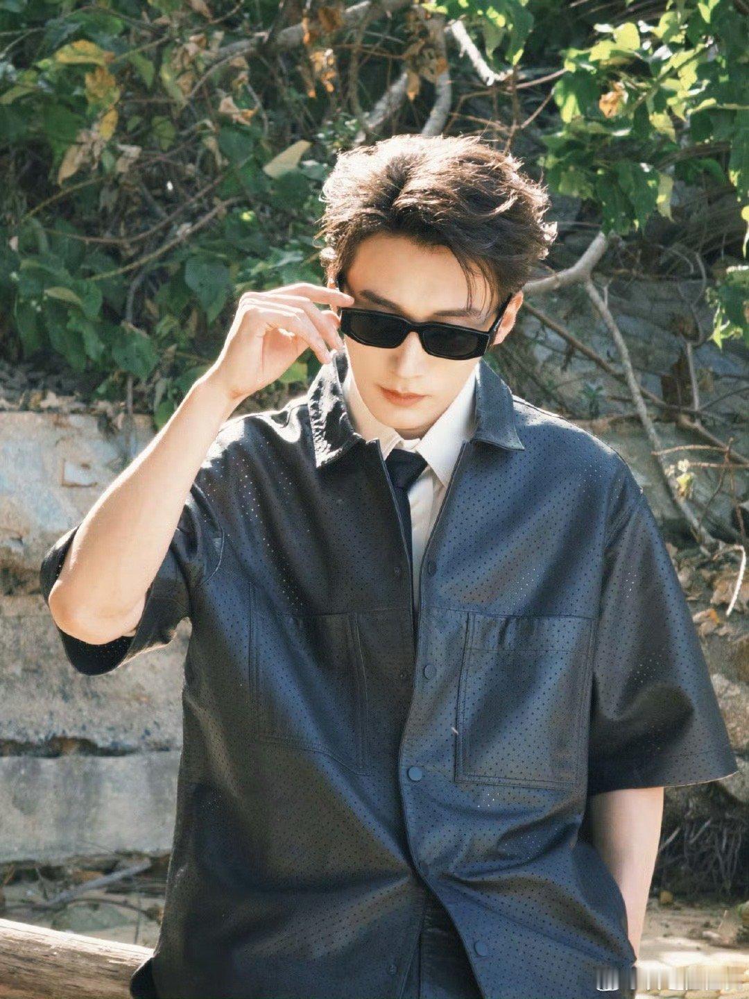 刘学义为世界地球日发声 世界地球日之际，演员刘学义以洁净水下家园行动大使身份发声