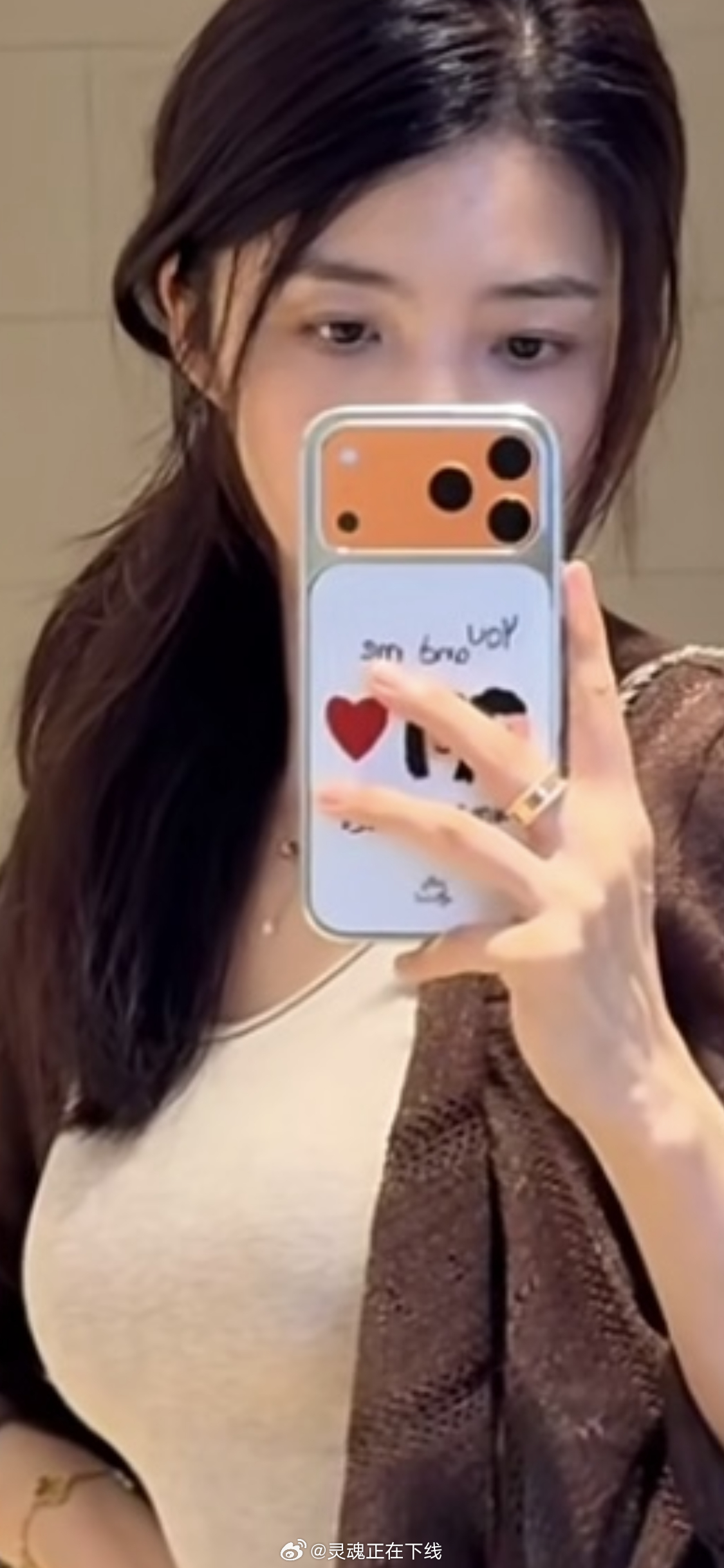 已经2026年7月份了，是什么原因导致你到现在还没有用上最新款的iPhone 1