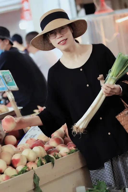 为什么现在老年人离婚的比以前多了？

菜市场碰到邻居张姨，她乐呵呵地说刚办完离婚