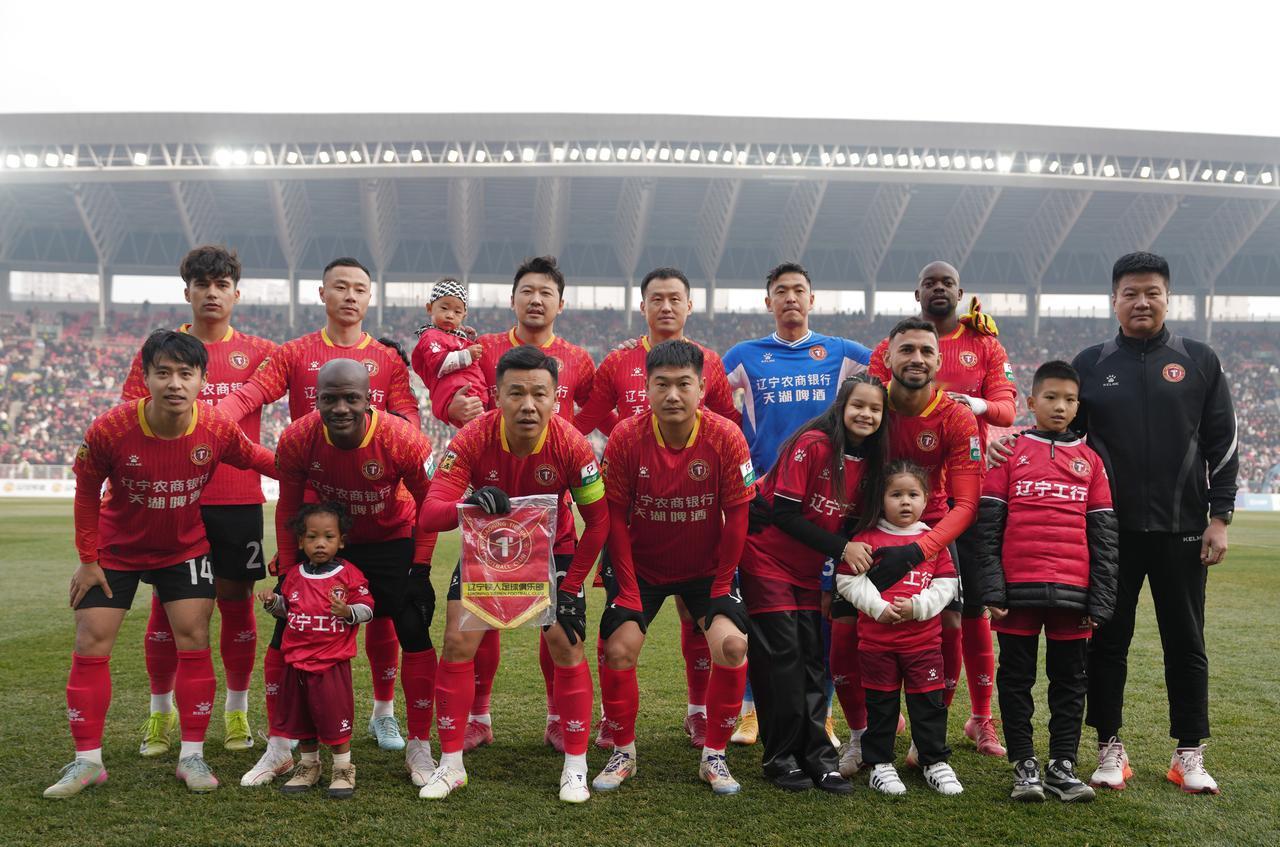 11月8日，辽宁铁人队在2025赛季中甲联赛收官战中大放异彩！主场5:0大胜佛山