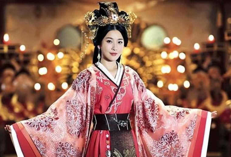 公元前80年，14岁的汉昭帝赐姐姐鄂邑长公主自尽。临死前，公主长叹：“我代替你母