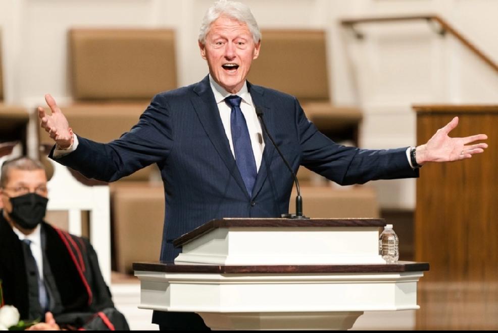 克林顿大尺度照片流出，要说对他形象有啥影响，那真是“死猪不怕开水烫”了。克林顿早