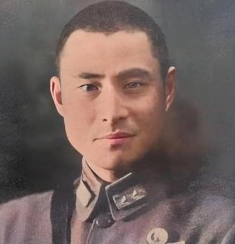 1975年，蒋介石得知黄维被特赦的消息后，立刻邀请他前往台湾，不仅补发了他被俘2