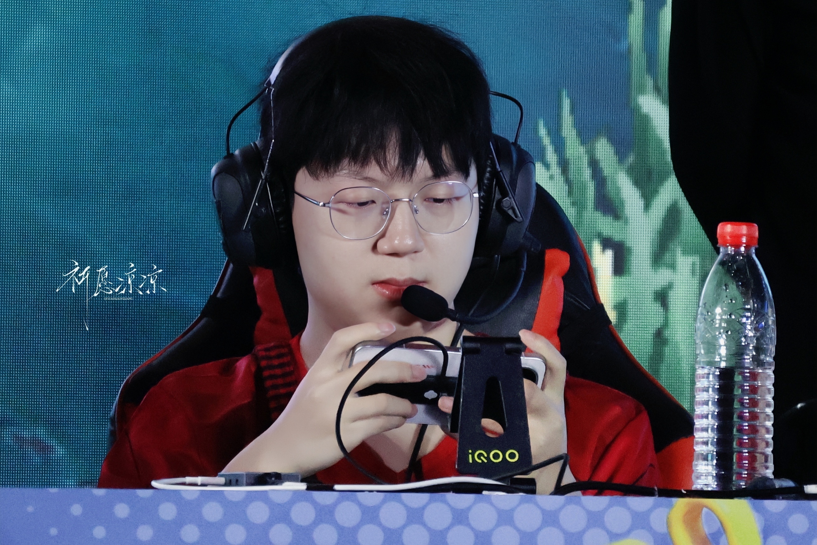但是太阳每时每刻都是夕阳也是旭日当他熄灭着走下山去收尽苍凉残照之际这时他在另一面