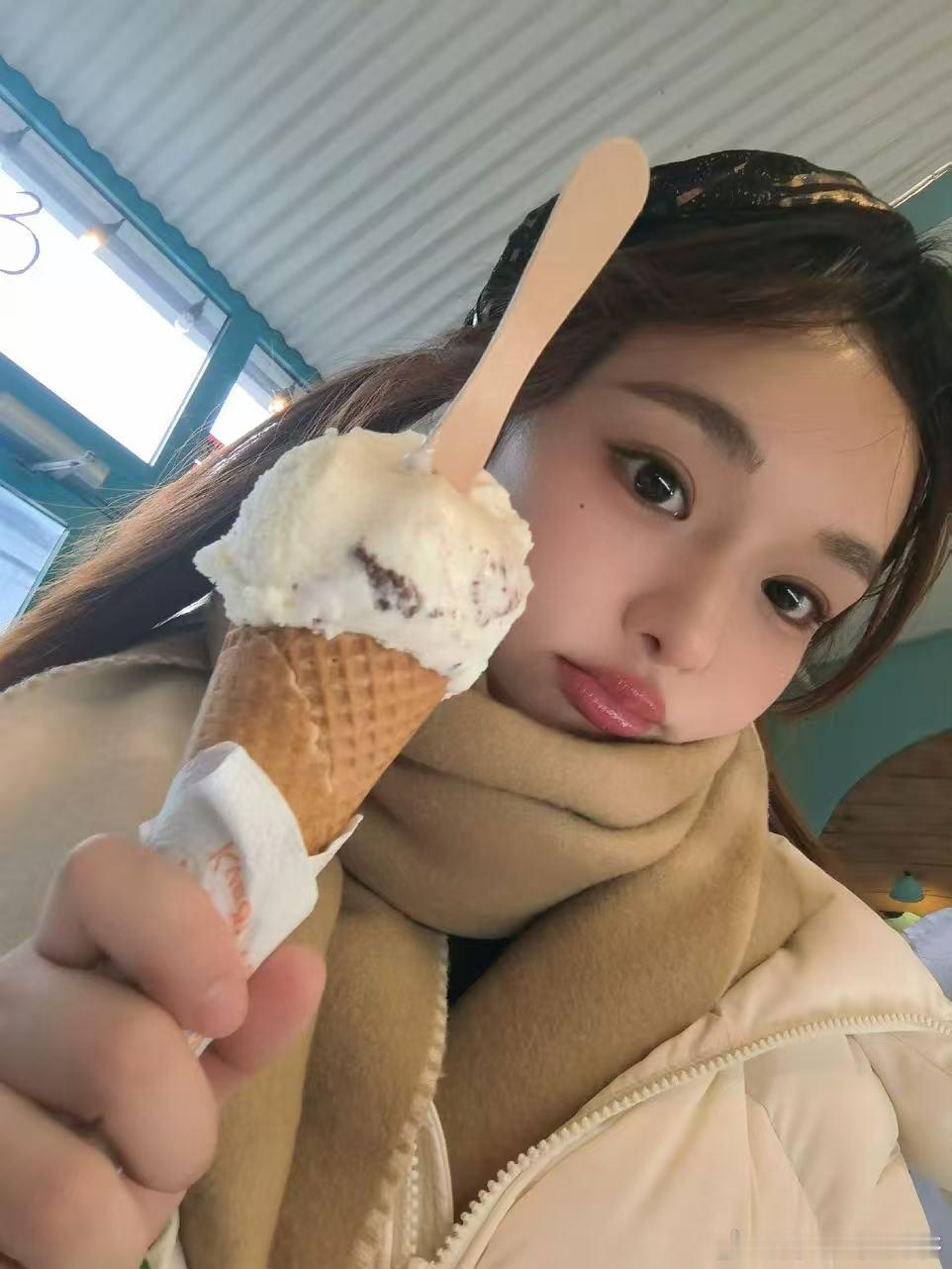 黄霄雲杭州演唱会二开售罄🛸二开票瞬间全线售空，宇宙无敌号2.0首站人气爆棚，魔
