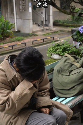 王安宇巴泥世家造型真的有被王安宇这个乞丐造型给震惊到了 王安宇的可塑性是真的高 