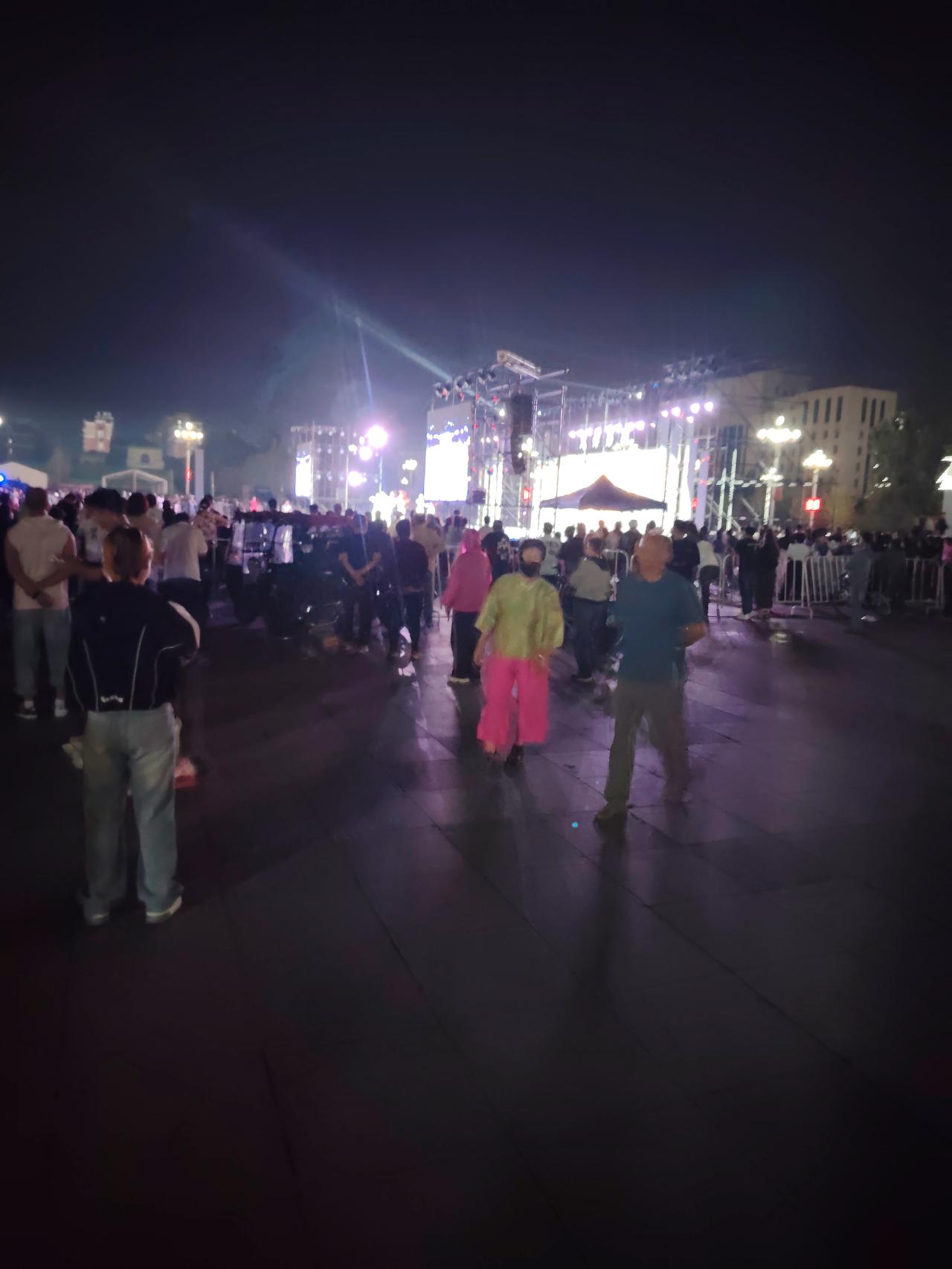 兴海广场舞蹈表演节目火热进行中，来自全省的舞蹈队争奇斗艳！
