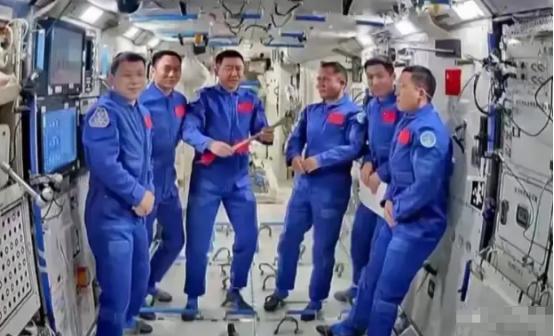 估计现在最让人担心的
 
事情得从返回舱脱离空间站说起。那天神舟二十号按计划启动