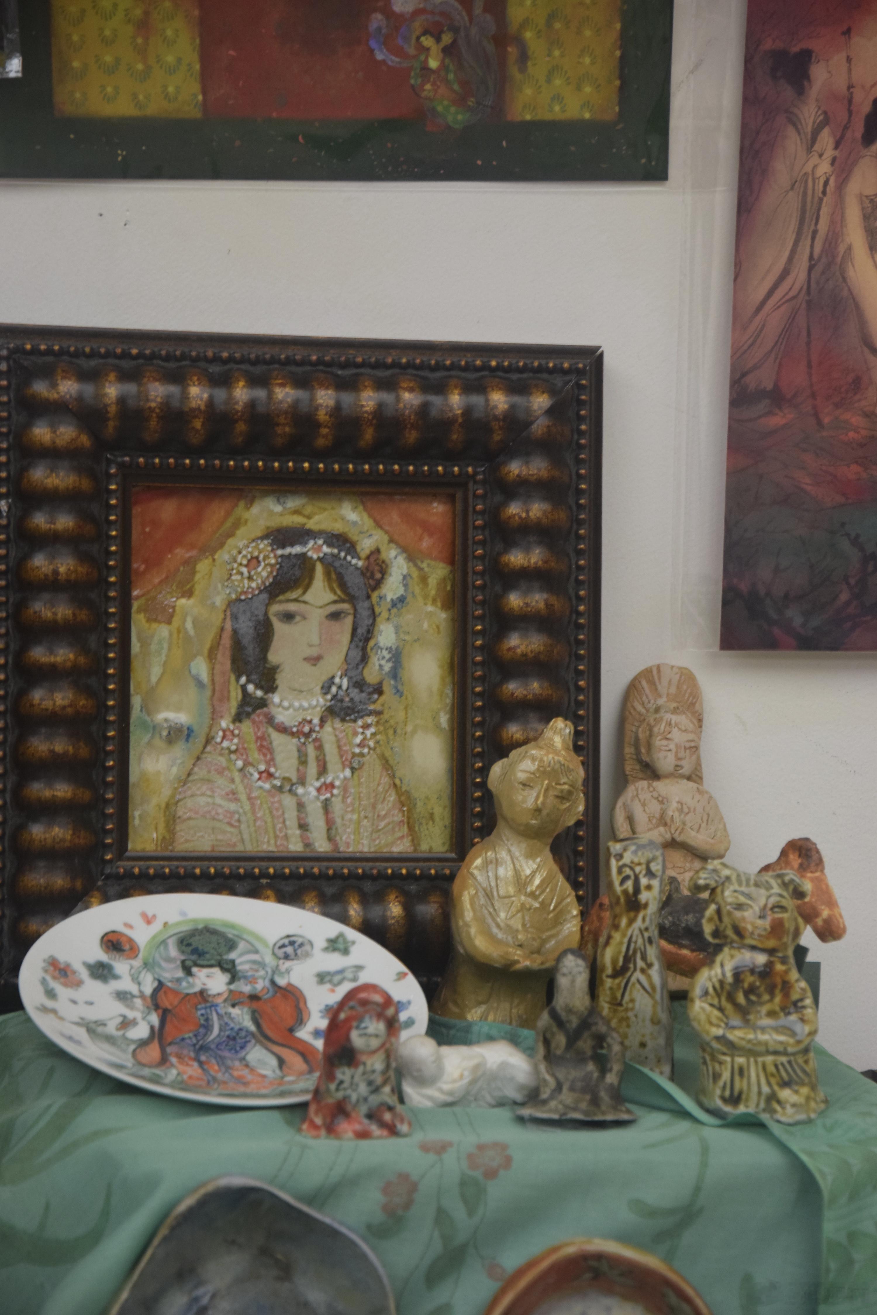 明天后天在上海玩偶双年展市集区，有一张赠票，有人要来玩吗 