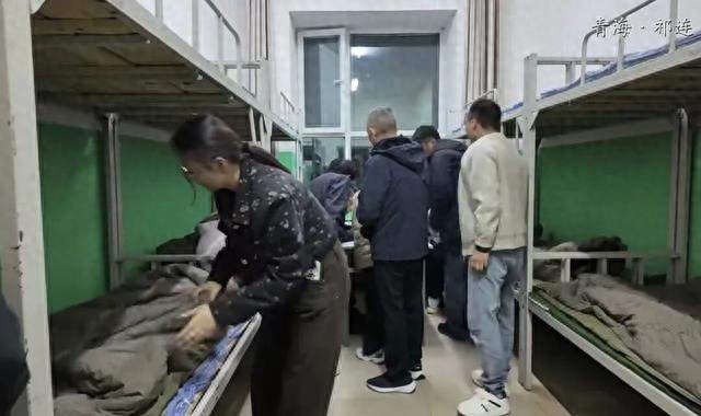 5万人小县硬接10万游客局长铺床上热搜政府写信感谢学生暖哭网友