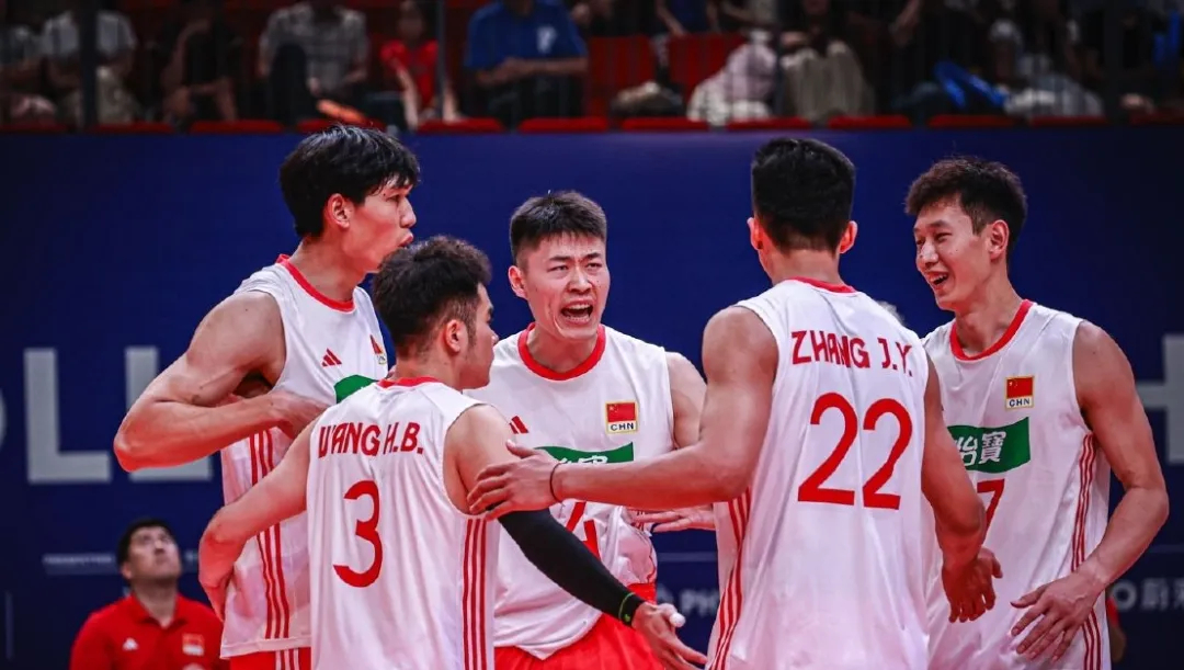 奥运男排半决赛，波兰男排3比2美国男排，五局比分为25比23、25比27、14比