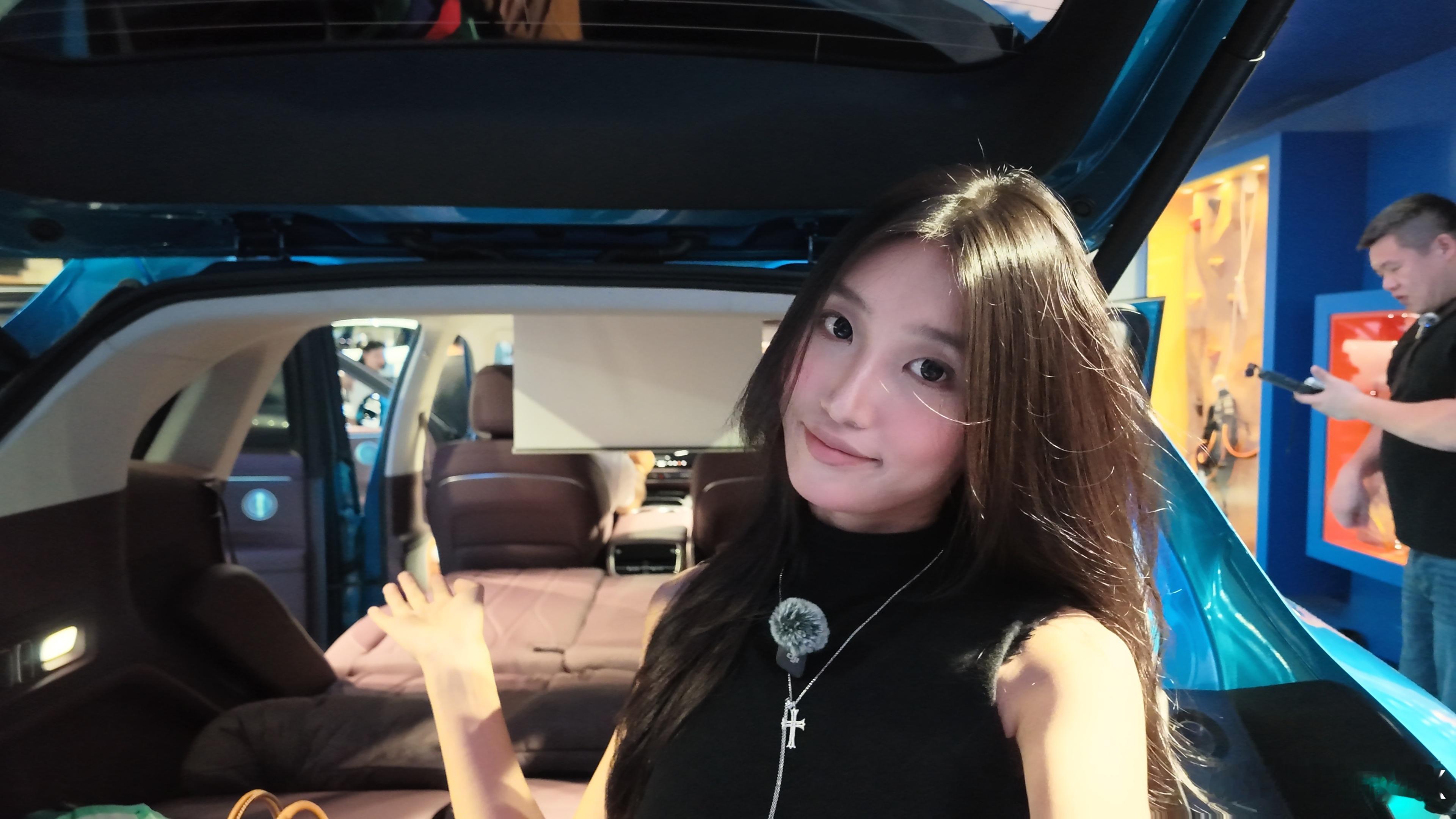 启境GX7正式开启预售！之前在成都车展现场试过它的一键纯平大床，20秒直接变出平