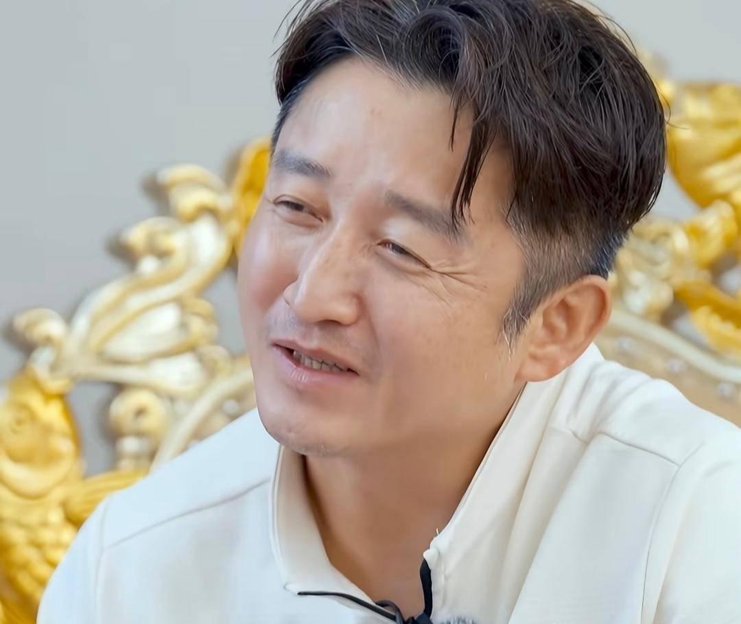 我们总以为，拿到人生顶配开局的人，后半辈子只会步步登高，很少有人会料到，巅峰和低
