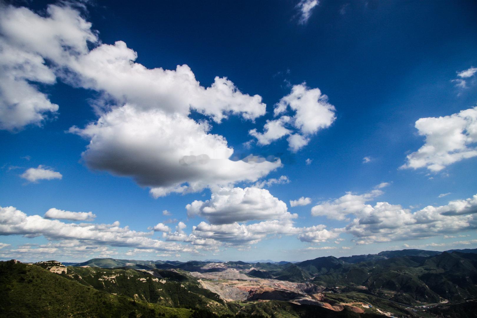 恒山景区严禁游客擅自进入未开放区域   5月27日，恒山景区发布通告，严禁游客擅
