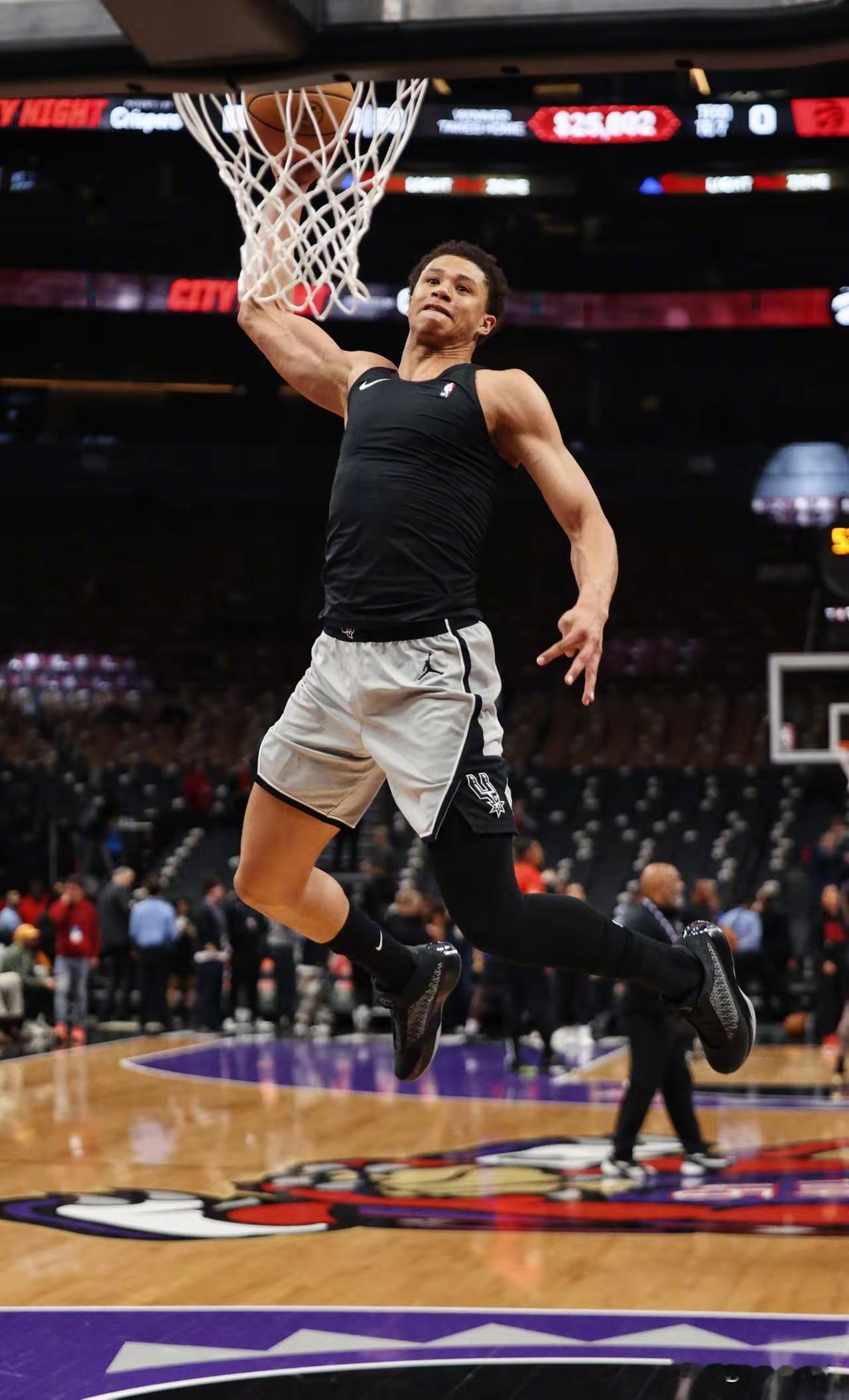 卡布还是差点火候，希望下次扣篮大赛能夺得第一[比心]