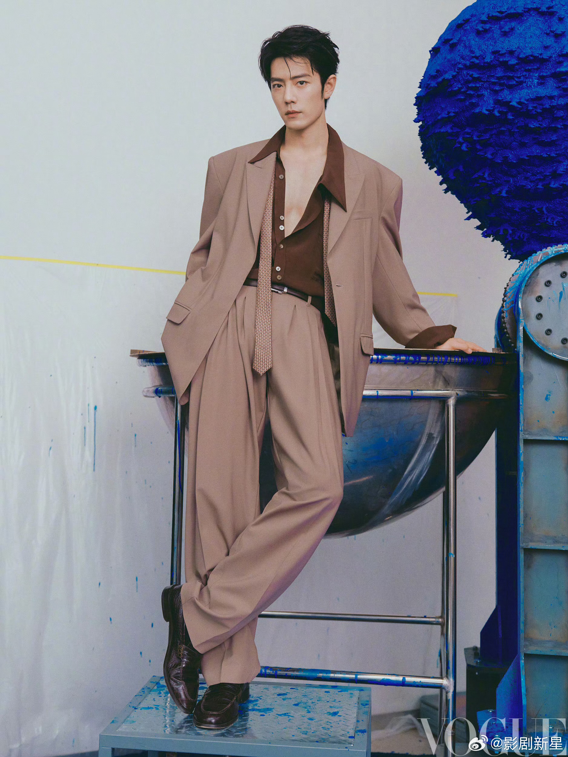 肖战VOGUE银十封面预告肖战VOGUE深V预告片肖战VOGUE银十封面预告 ​