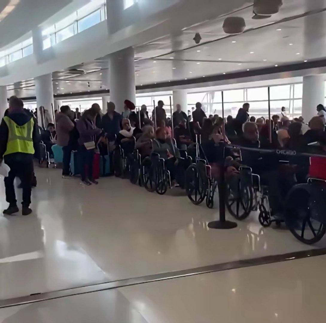 印度最大廉航靛蓝航空突然宣布，自 7 月 1 日起暂停印度往返上海、香港的航班，