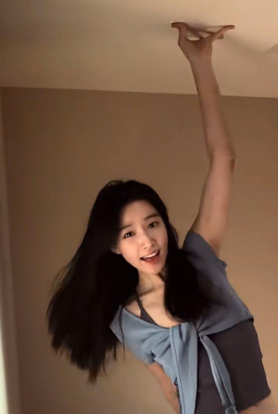 卢昱晓讲英语好有嚼劲《中国人能飞》TF家族练习生停训卢昱晓