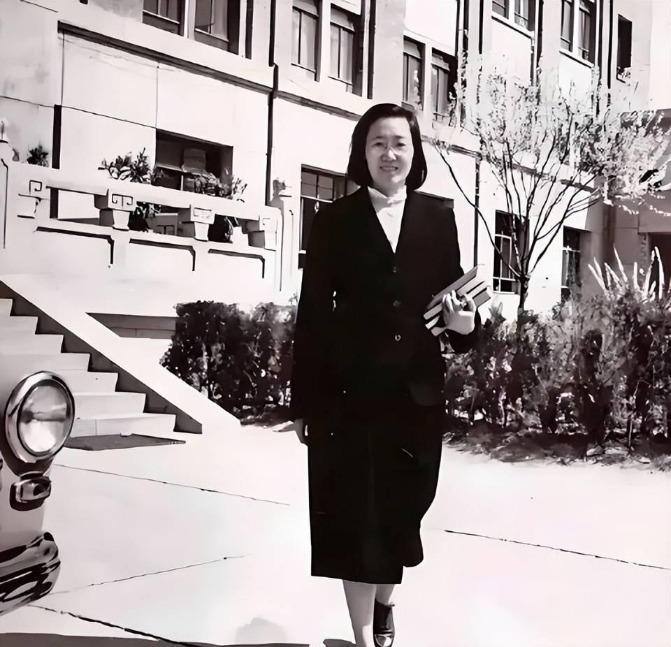 她是"中国最美女人"，嫁的丈夫是物理泰斗，死后名字被行星命名
 
在华夏璀璨的功