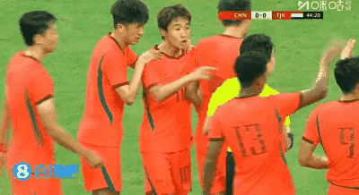 为什么他的球技比哈兰德差那么多，脾气居然敢如此不堪。韦世豪这种人就该永远“禁足”
