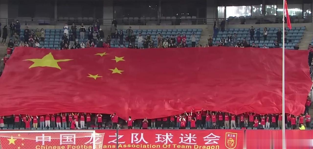 国足与乌兹别克斯坦的友谊赛开始了
无论结果如何
期待国足的进步与血性