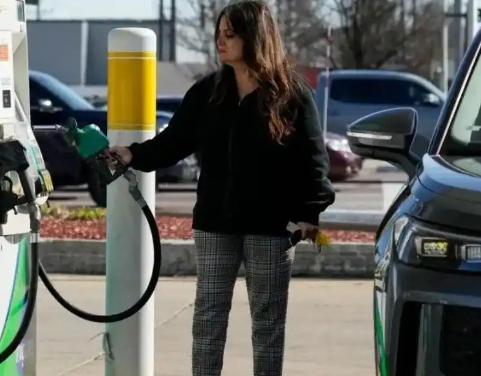 最近澳洲那边彻底乱套了，燃油危机闹得沸沸扬扬，油价直接干到了历史最高点，4月29