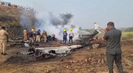 突发！印度飞机坠毁爆炸，高官当场死亡，莫迪发文哀悼
 
当地时间1月28日清晨，