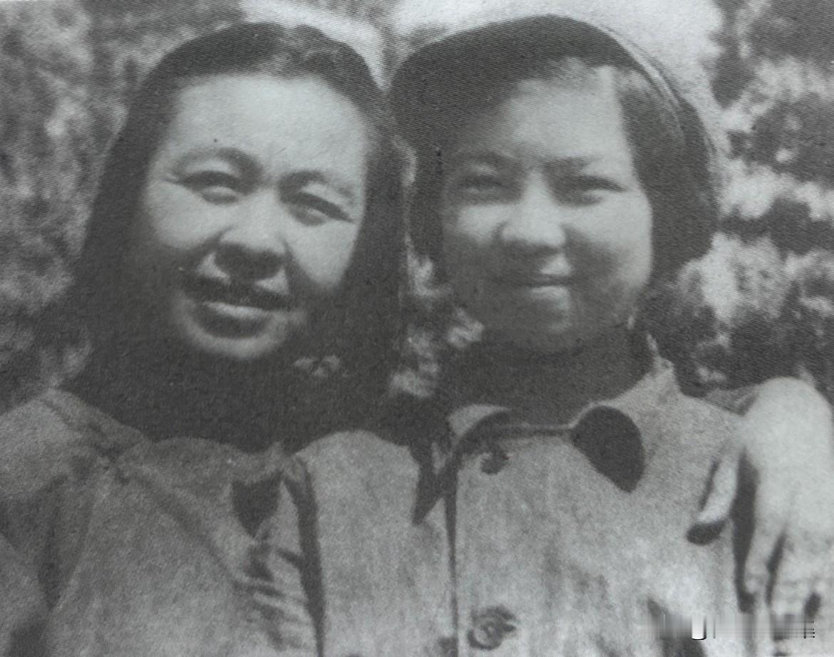 1947年初，丁玲带着女儿蒋祖慧在河北阜平过年。当时正值解放战争时期，当地过年有