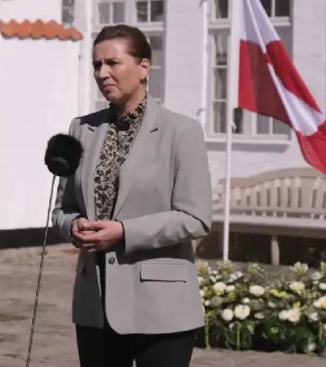 丹麦和格陵兰最近的风波，其实在提醒所有小国：靠谁都不如靠自己。
 
2019年，