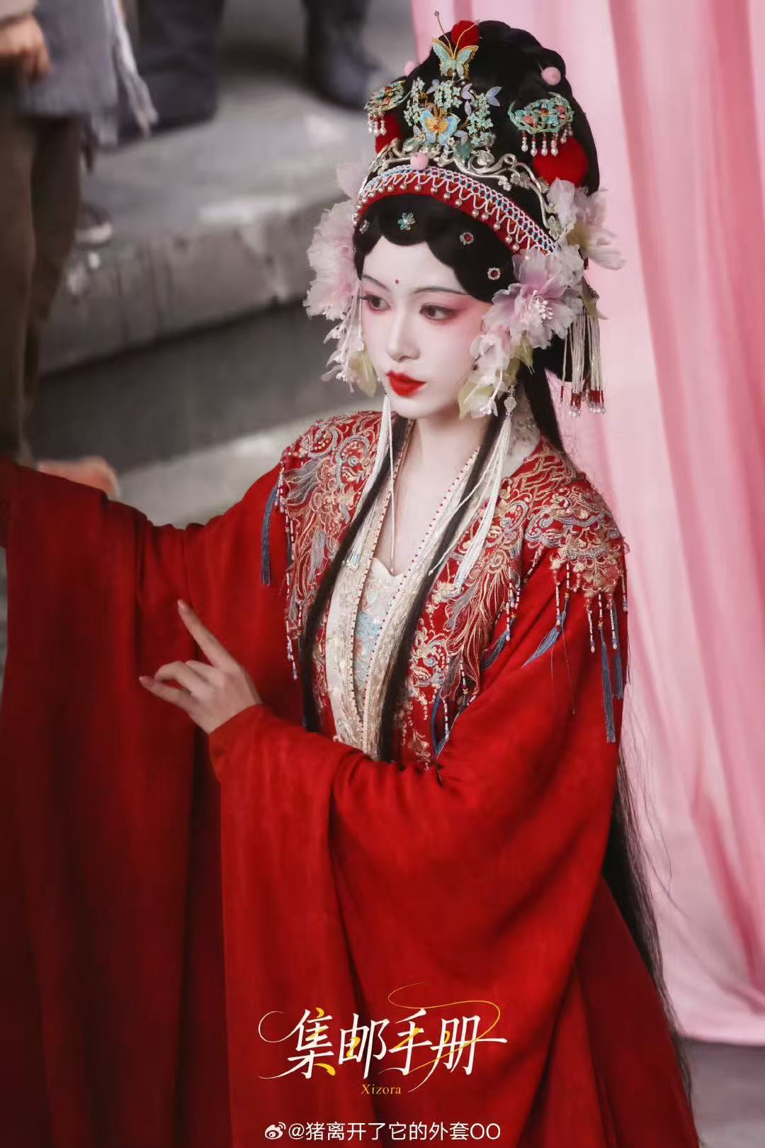 杨肸子戏曲妆路透 天呐，要被杨肸子的戏曲妆迷死啦～谁能想到甜妹杨肸子驾驭起戏曲妆