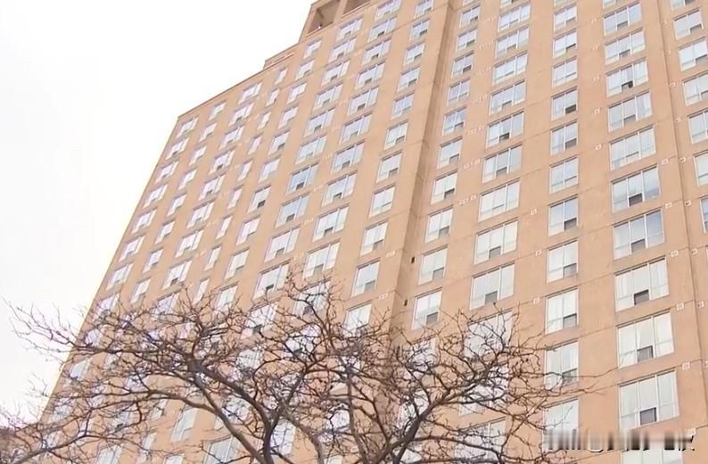 多伦多公寓火灾：烧了半个月仍无法扑灭，400名居民暂住酒店！

这场五级火警于1