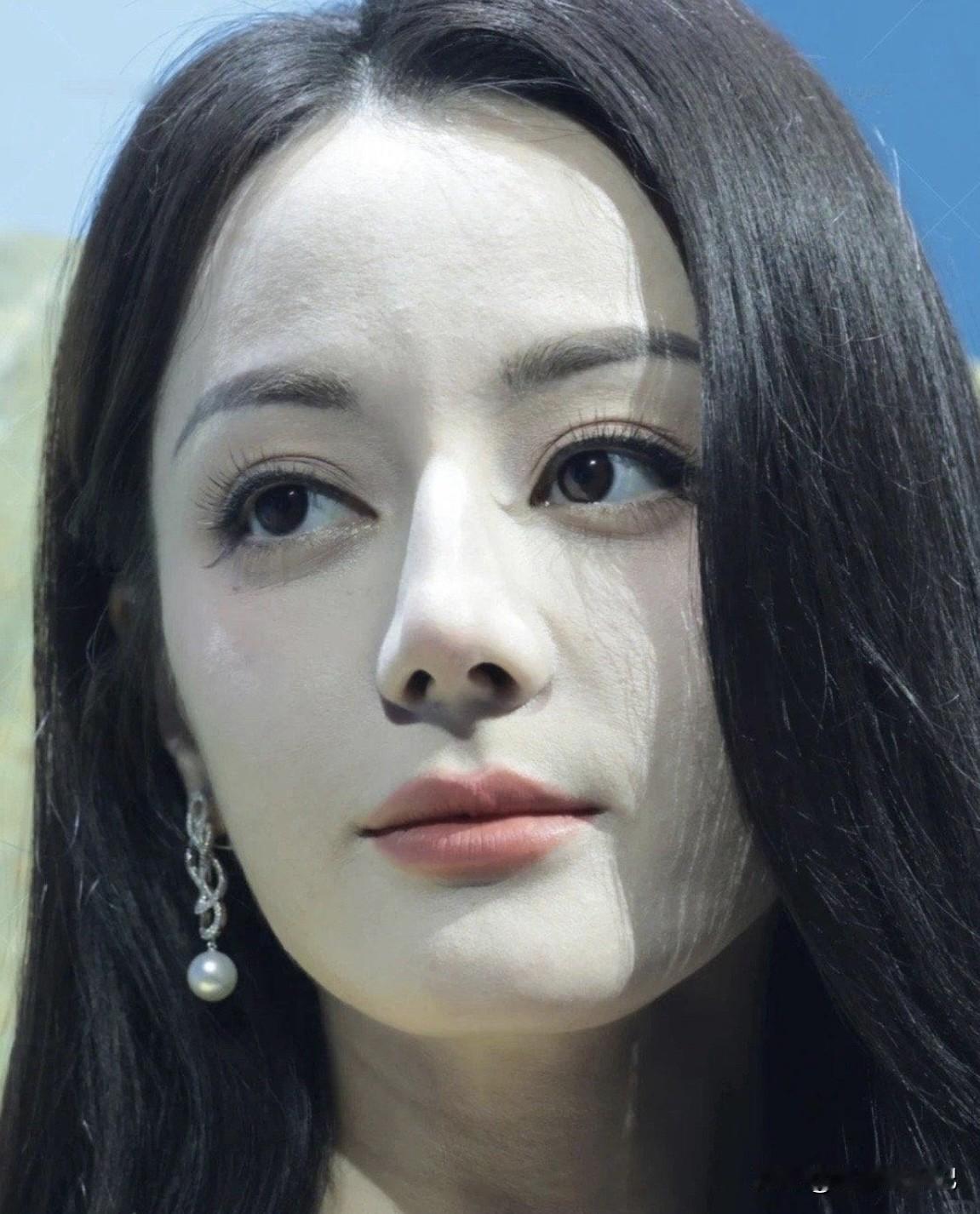 迪丽热巴高清原相机拍摄，皮肤太好了！